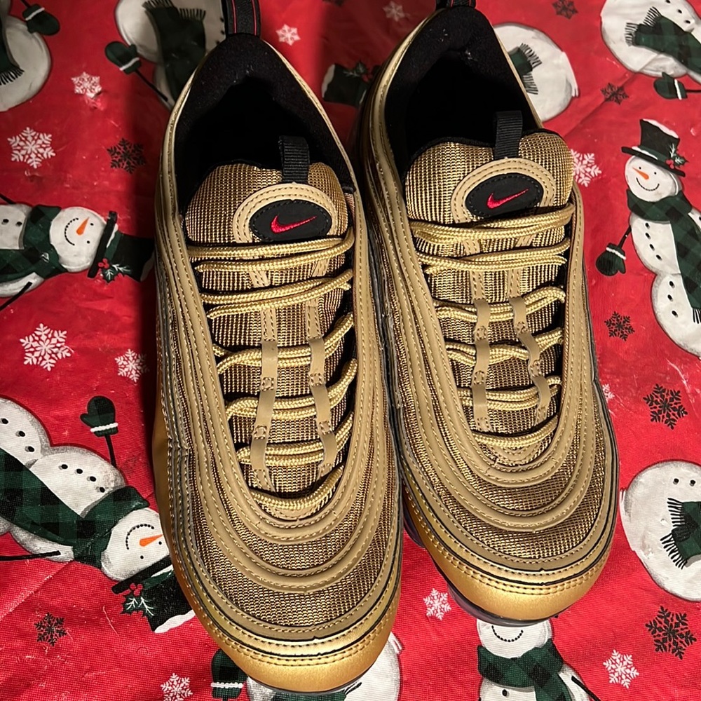 Nike Air VaporMax 97
Metallic Gold